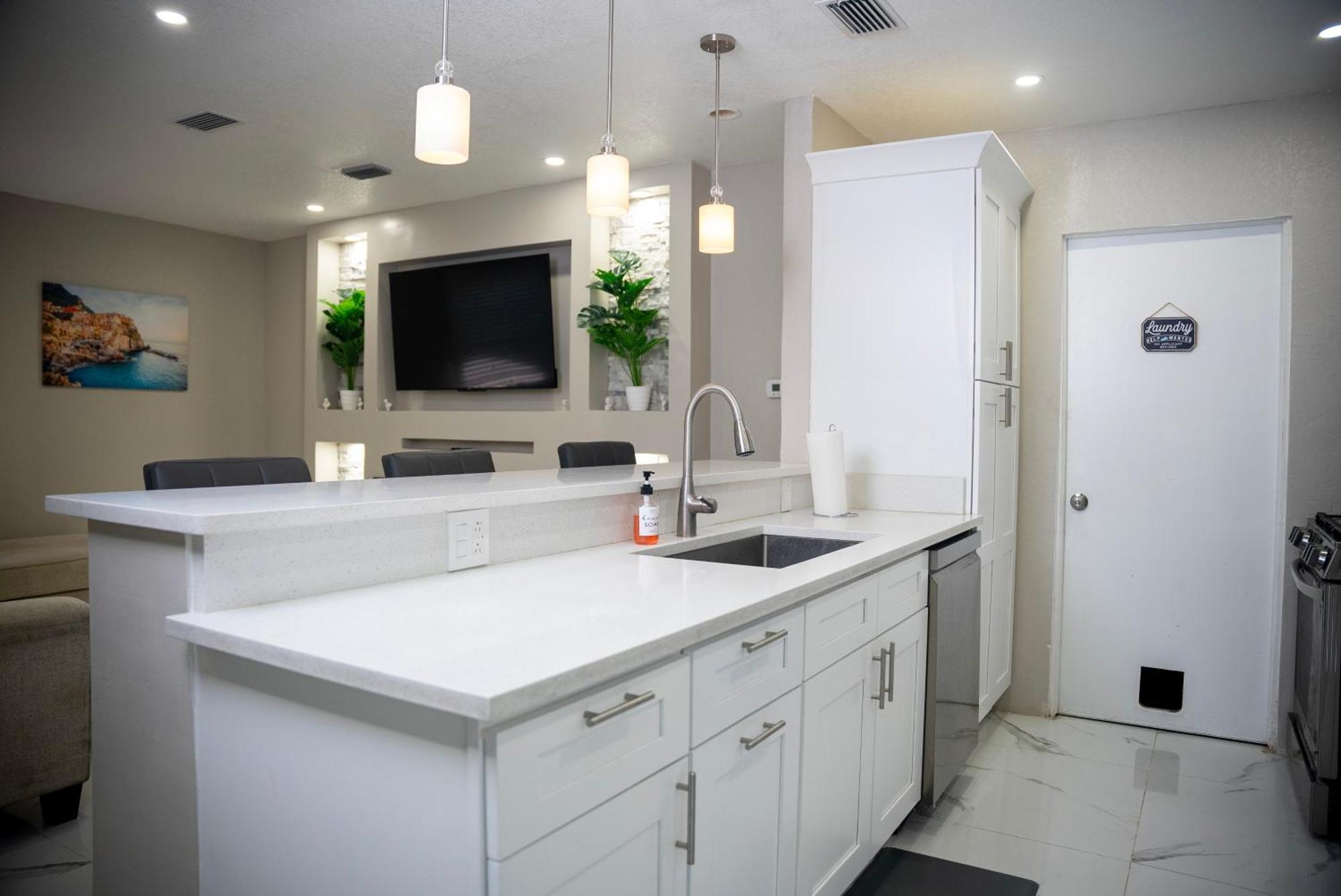 Stunning Modern Home In Tampa With Pool - Just 5 Minutes From Airport! Экстерьер фото
