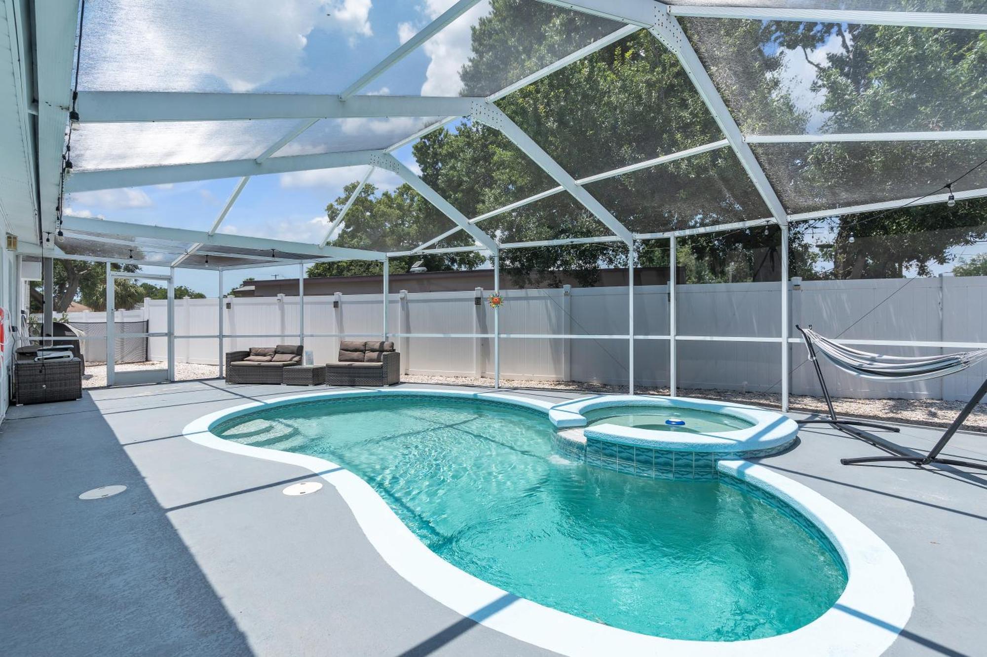 Stunning Modern Home In Tampa With Pool - Just 5 Minutes From Airport! Экстерьер фото